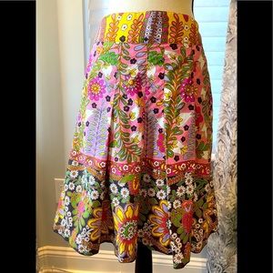 Floral pleated skirt.